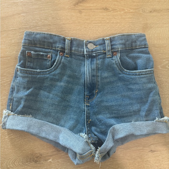 Girls Levi’s denim shorts - Picture 1 of 4